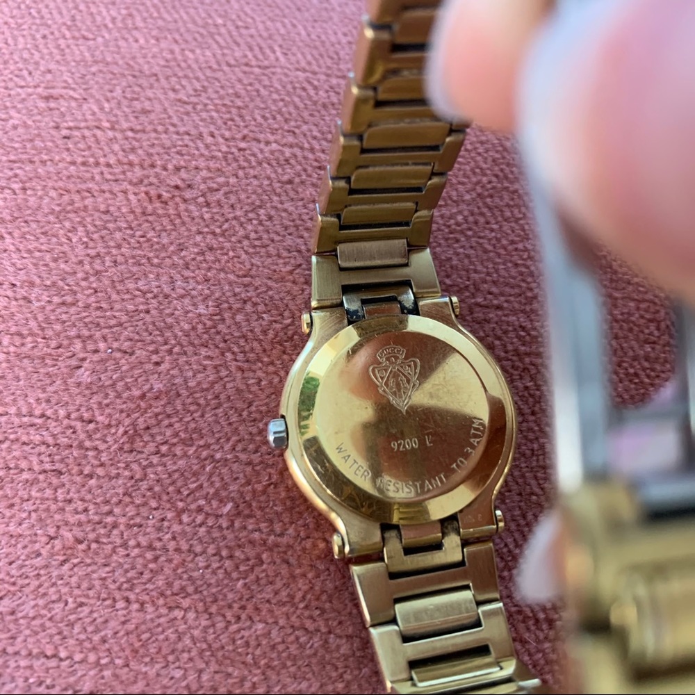 VINTAGE GUCCI 9200L Gold Plated Watch - Picture 3 of 6